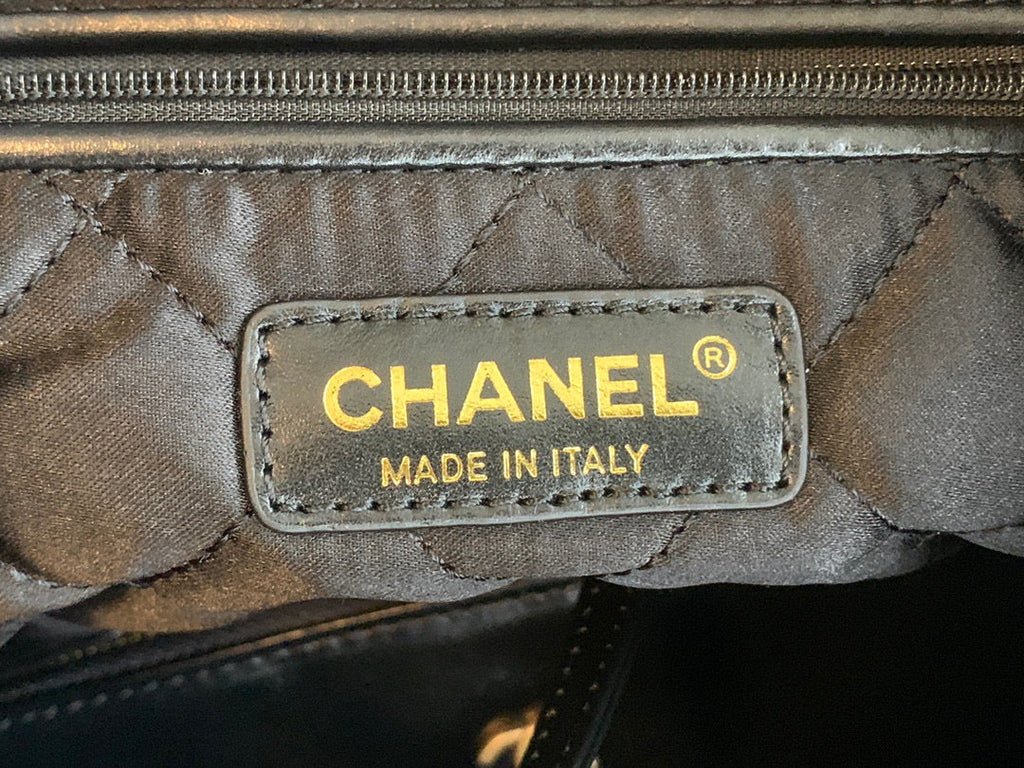 Chanel 22 Large Handbag Shiny Calfskin Gold-Tone Meta AS3262 Black