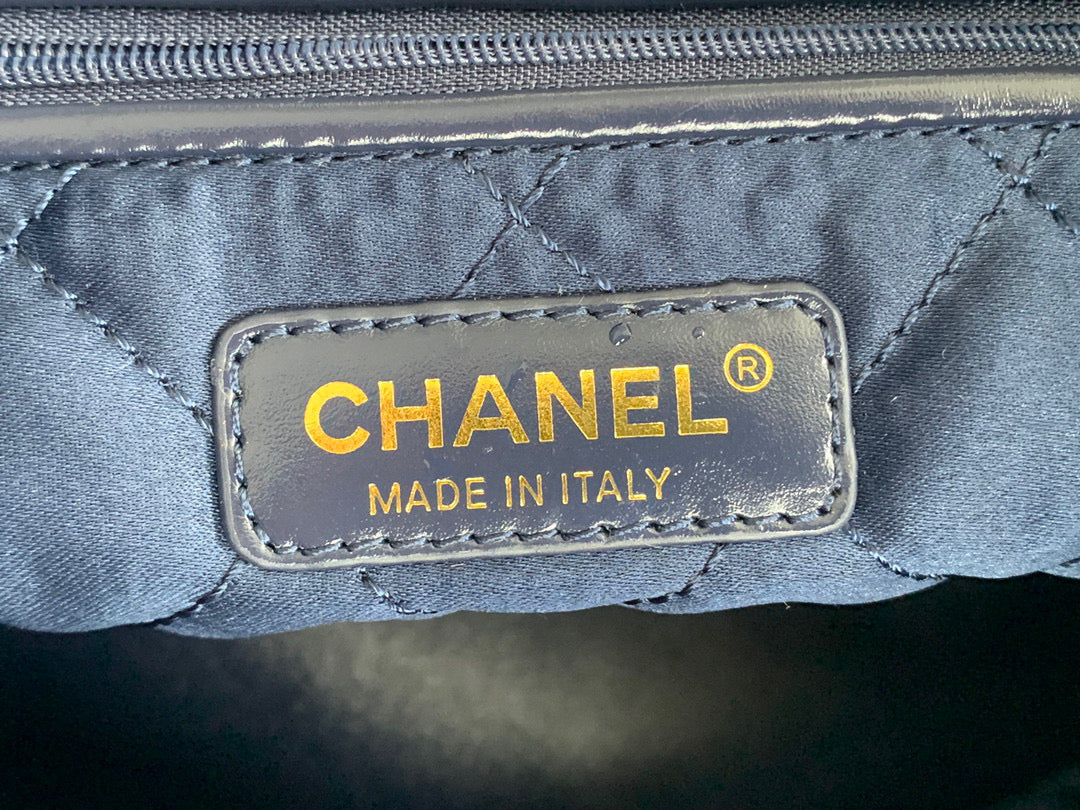 Chanel 22 Large Handbag Shiny Calfskin Gold-Tone Metal AS3262 Navy Blue