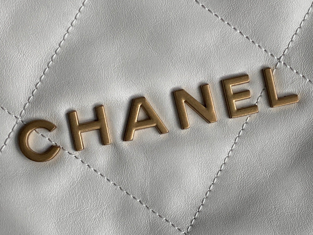 Chanel 22 Large Handbag Shiny Calfskin Gold-Tone Metal AS3262 White