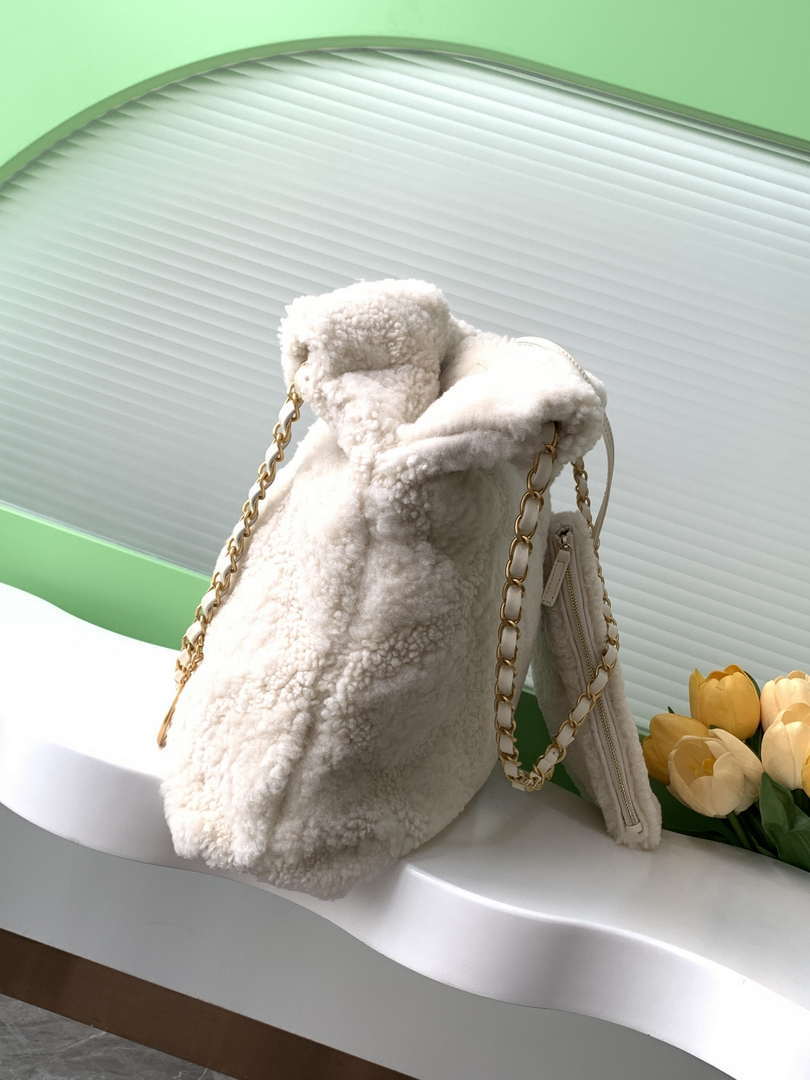 Chanel 22 Handbag Sheep wool & Gold-Tone Metal AS3261 Beige