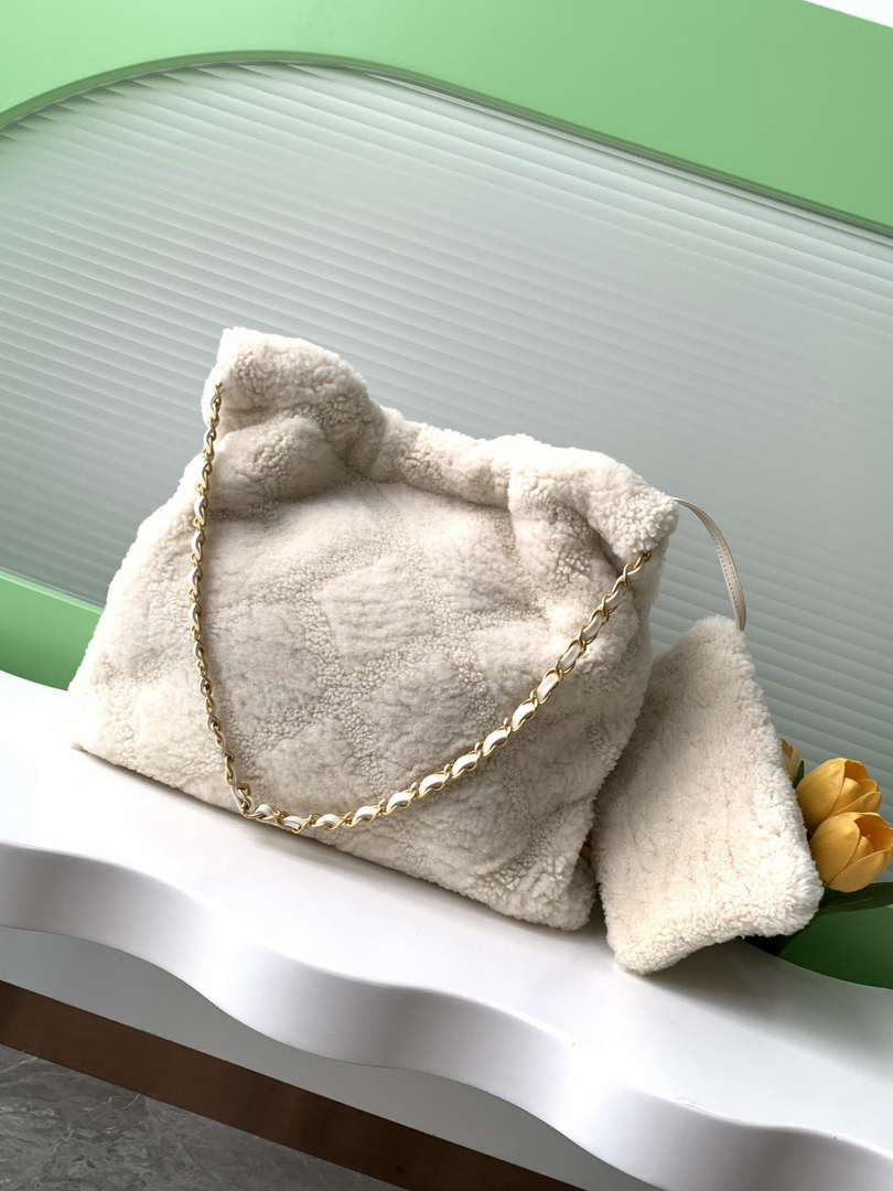 Chanel 22 Handbag Sheep wool & Gold-Tone Metal AS3261 Beige