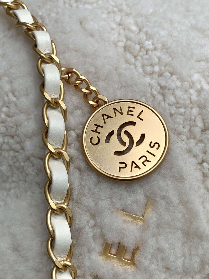 Chanel 22 Handbag Sheep wool & Gold-Tone Metal AS3261 Beige