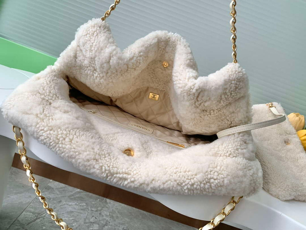 Chanel 22 Handbag Sheep wool & Gold-Tone Metal AS3261 Beige