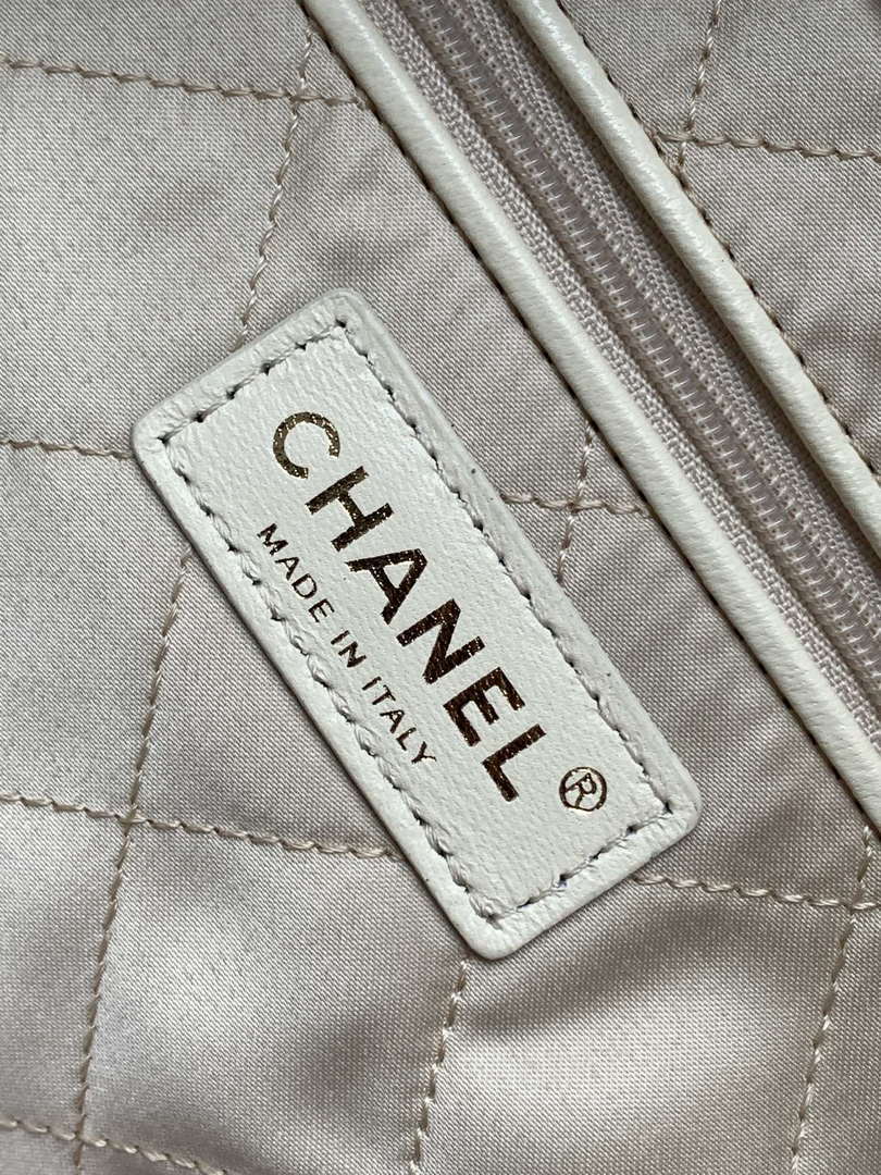 Chanel 22 Handbag Sheep wool & Gold-Tone Metal AS3261 Beige