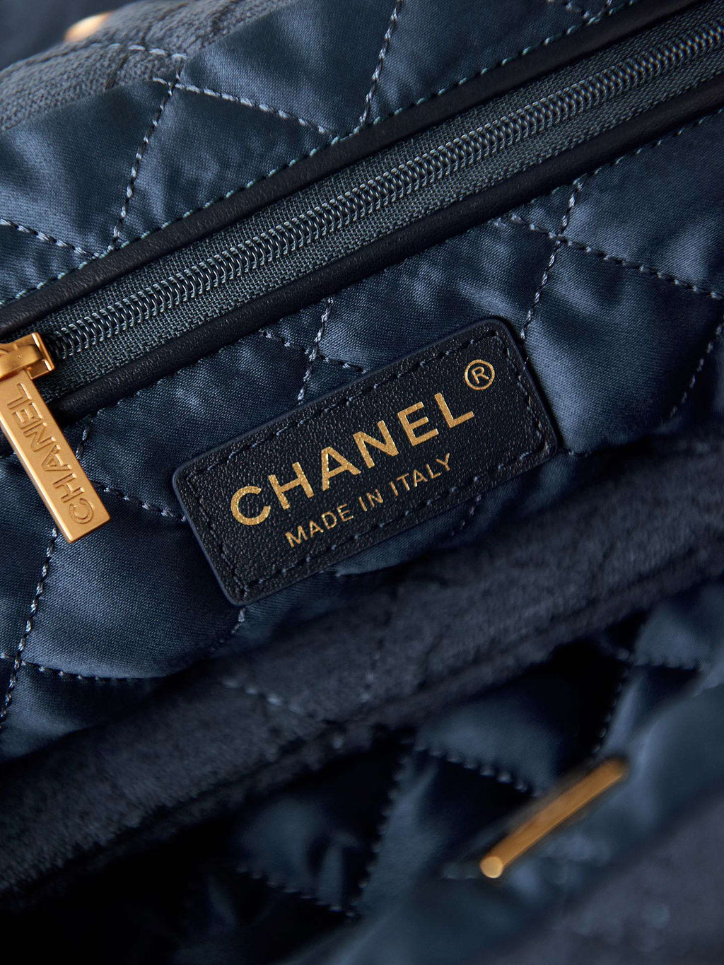 Chanel 22 Handbag Shiny AS3261 Navy Blue Velvet Gold