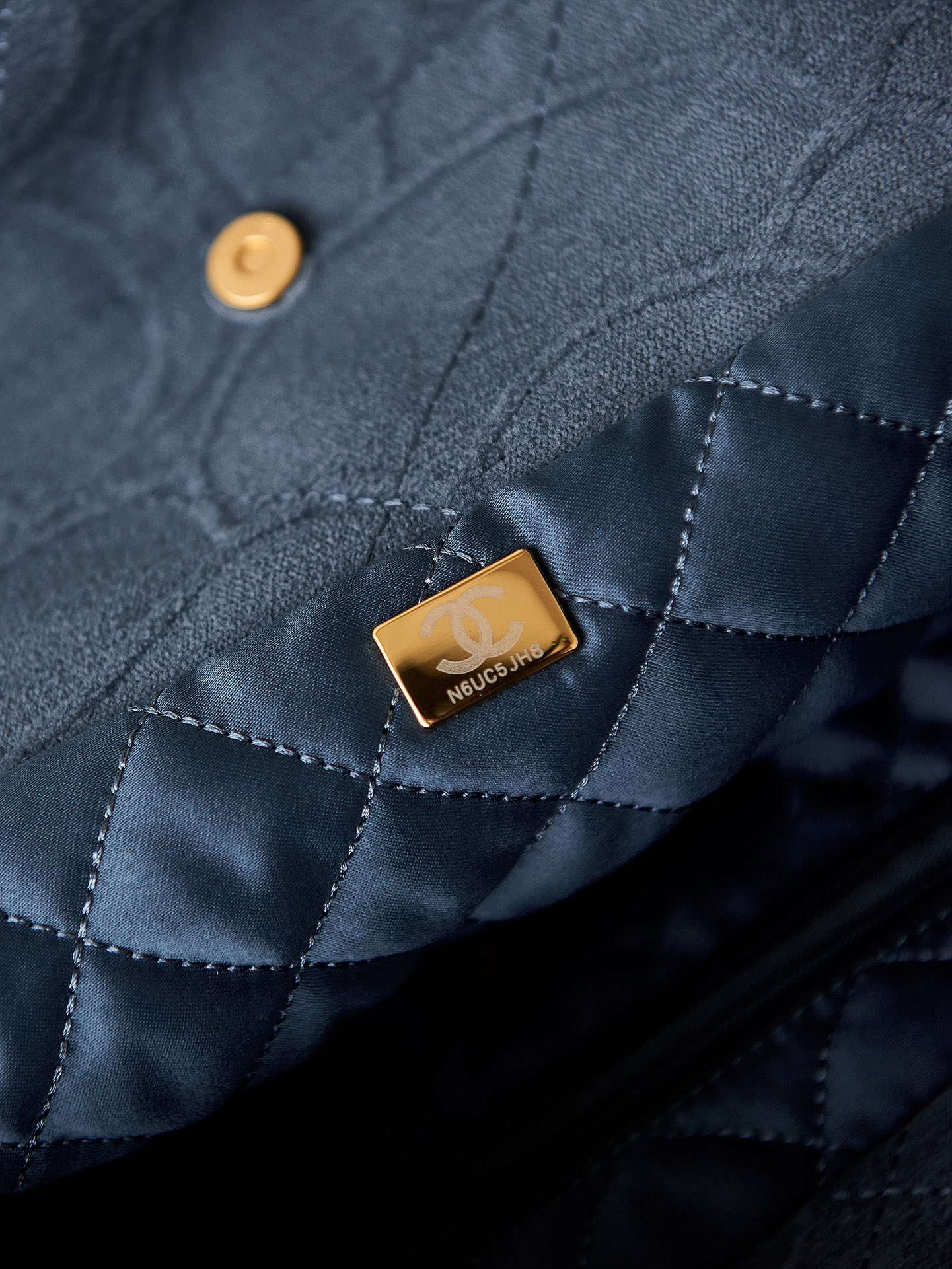 Chanel 22 Handbag Shiny AS3261 Navy Blue Velvet Gold - Default Title - View 9