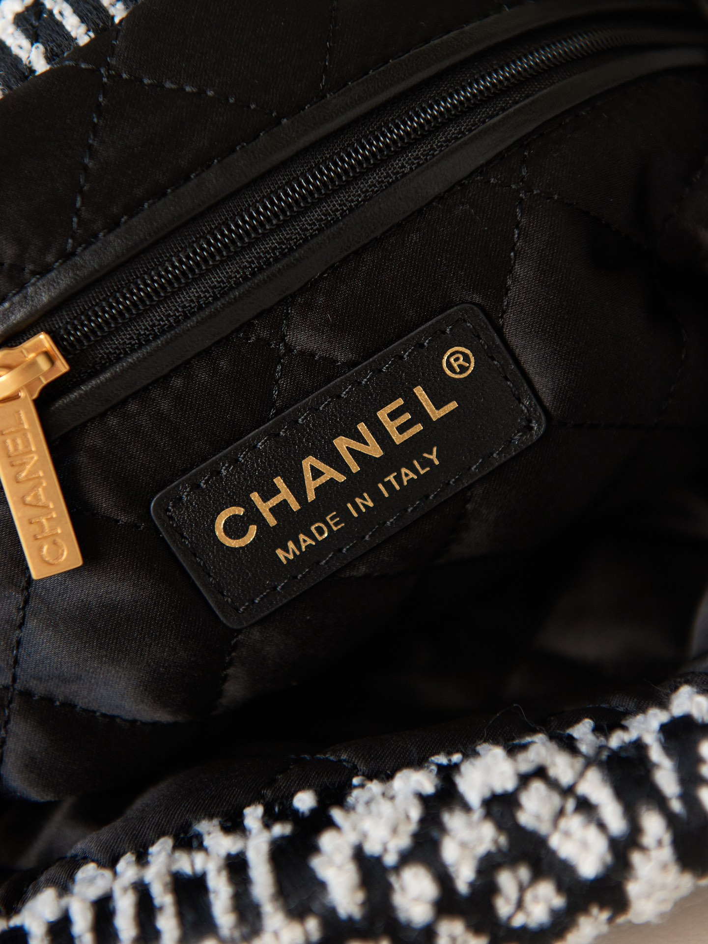 Chanel 22 Handbag Shiny AS3261 White & Black Velvet Gold - Default Title - View 8