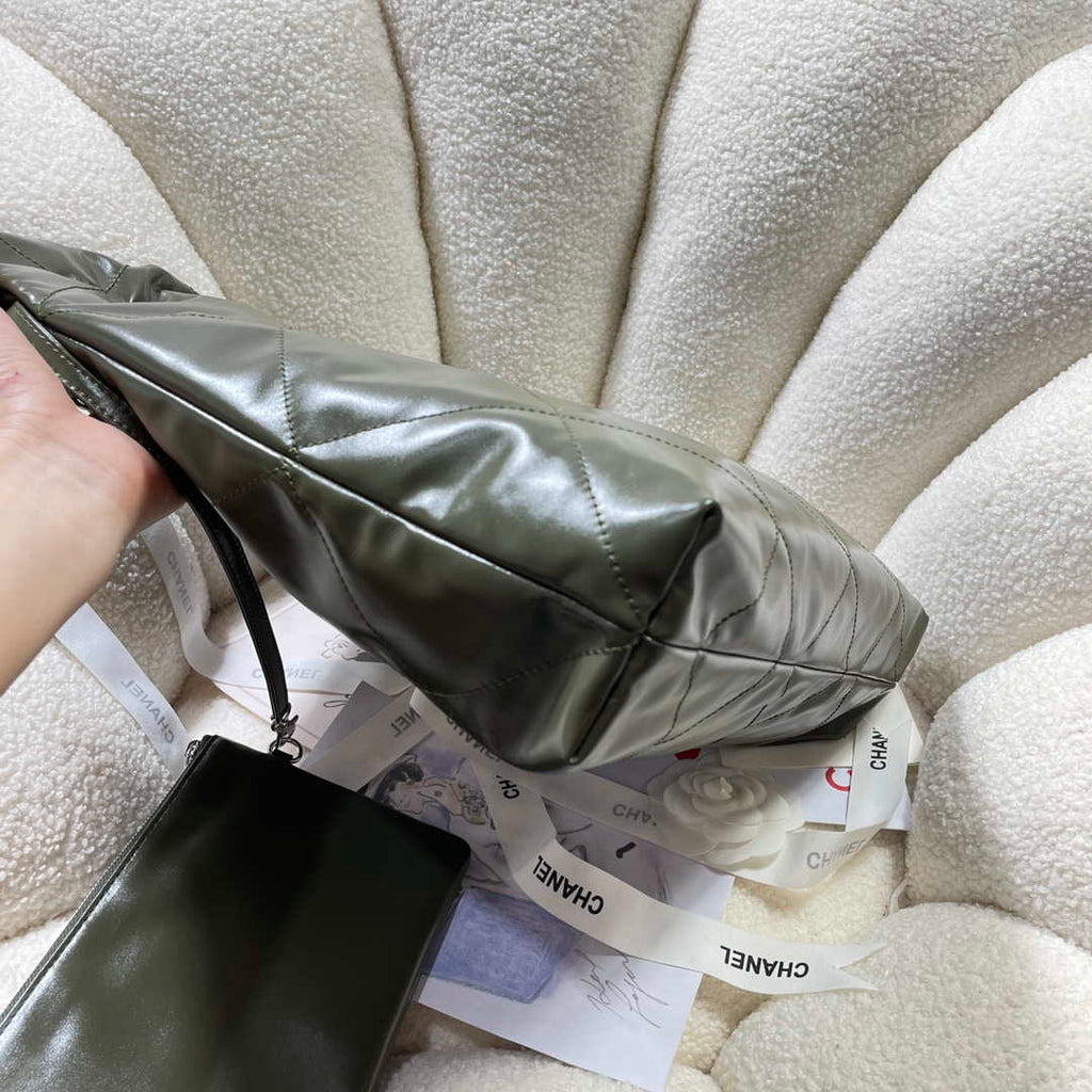 Chanel 22 Handbag Shiny Calfskin AS3261 Dark Green