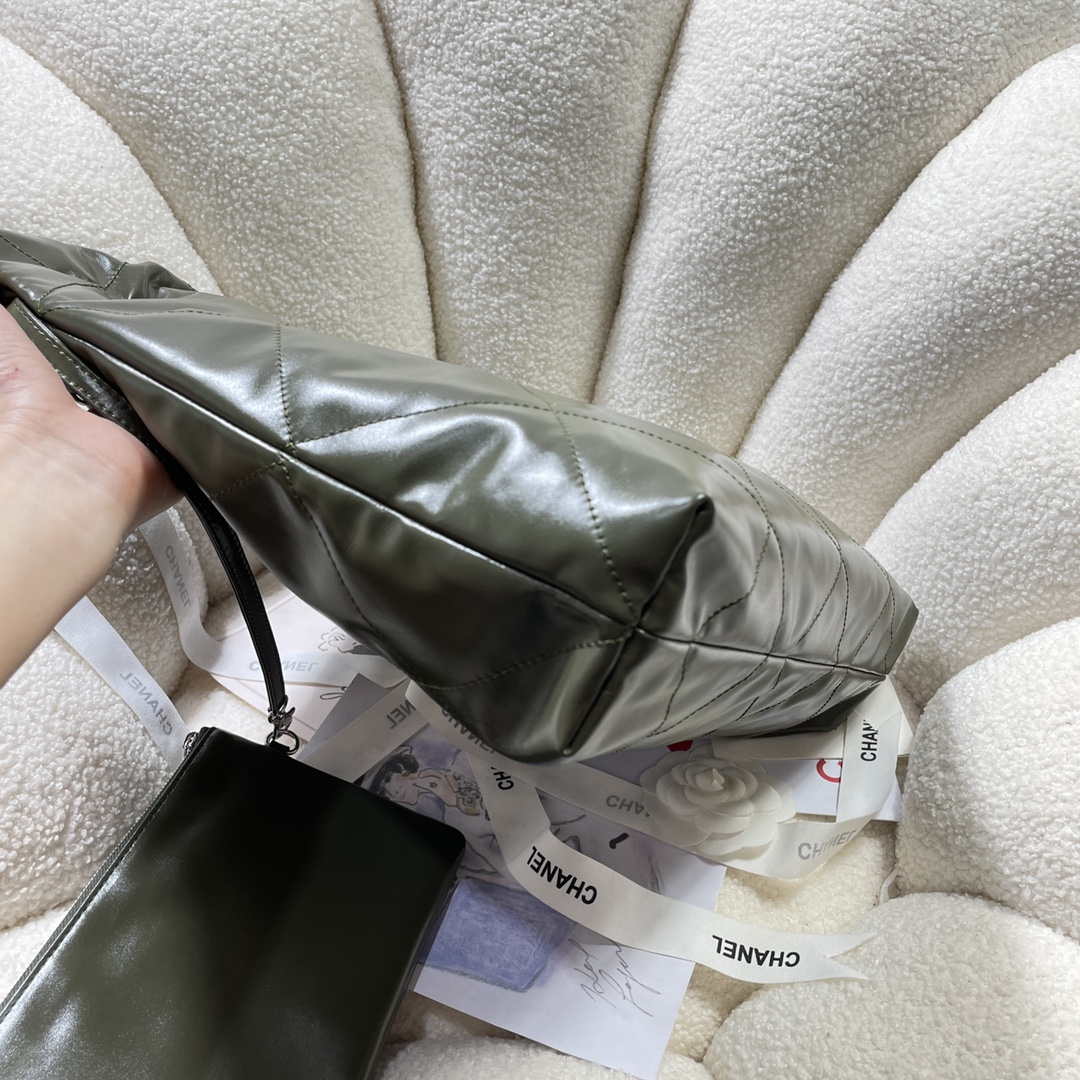 Chanel 22 Handbag Shiny Calfskin AS3261 Dark Green