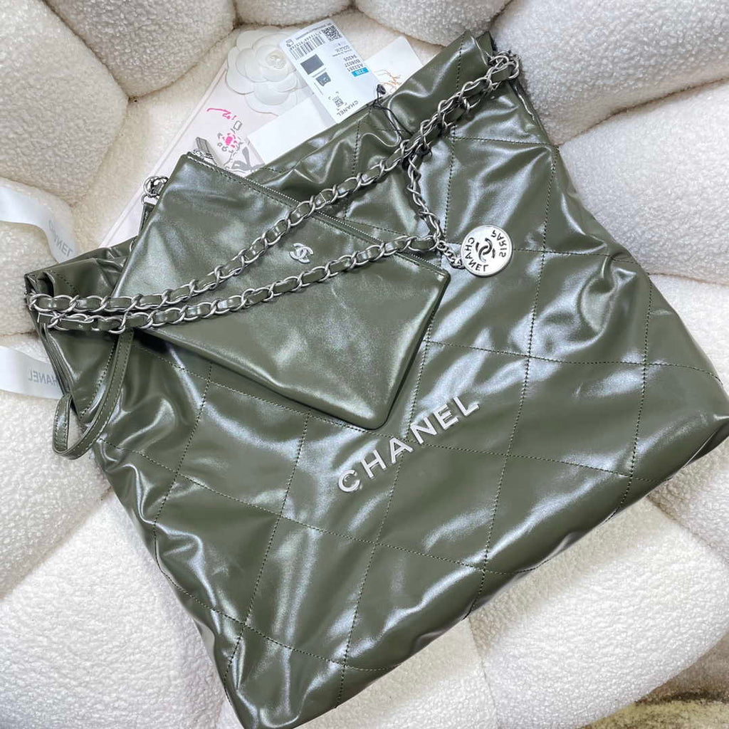 Chanel 22 Handbag Shiny Calfskin AS3261 Dark Green