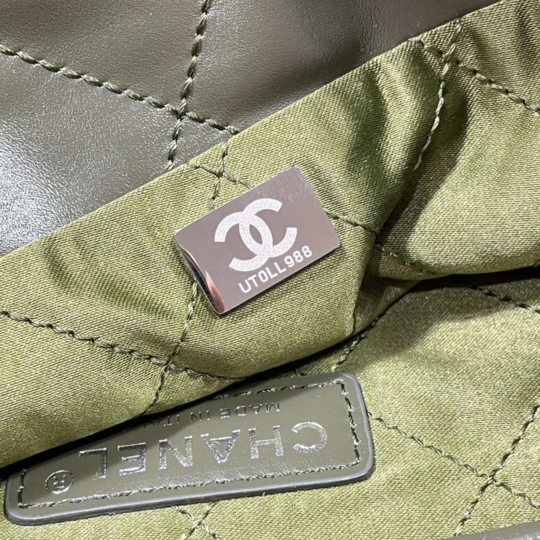 Chanel 22 Handbag Shiny Calfskin AS3261 Dark Green