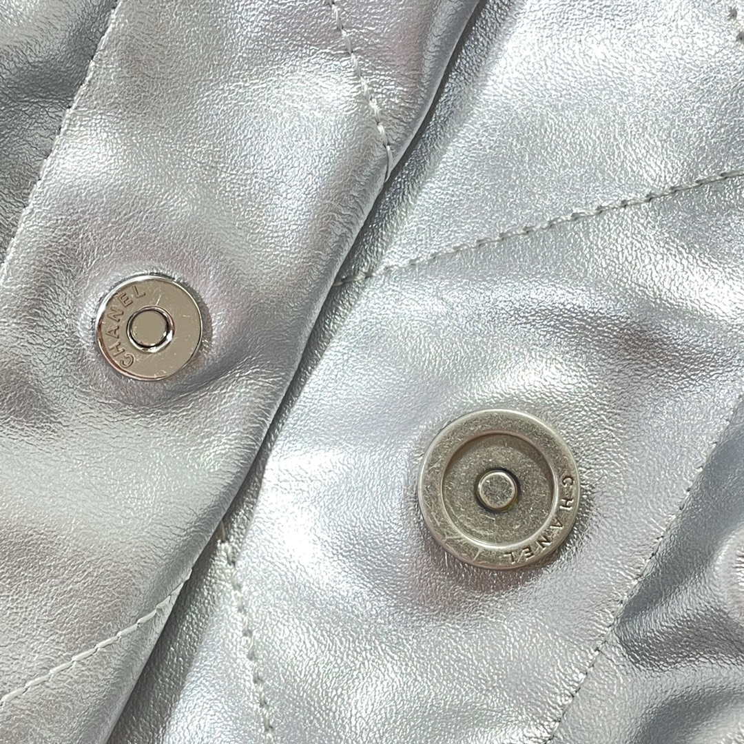 Chanel 22 Handbag Shiny Calfskin AS3261 Silver