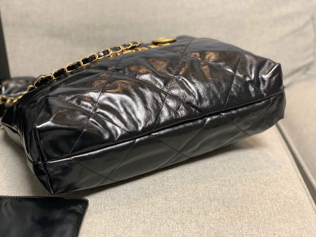 Chanel 22 Handbag Shiny Calfskin Gold AS3261 Black