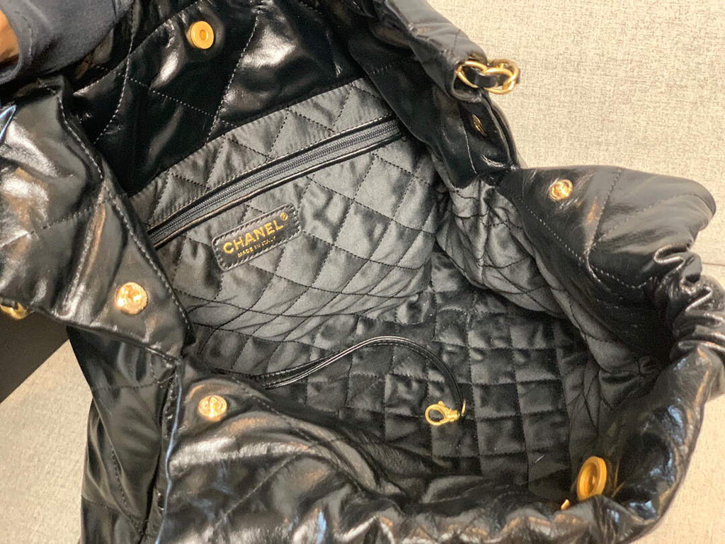 Chanel 22 Handbag Shiny Calfskin Gold AS3261 Black