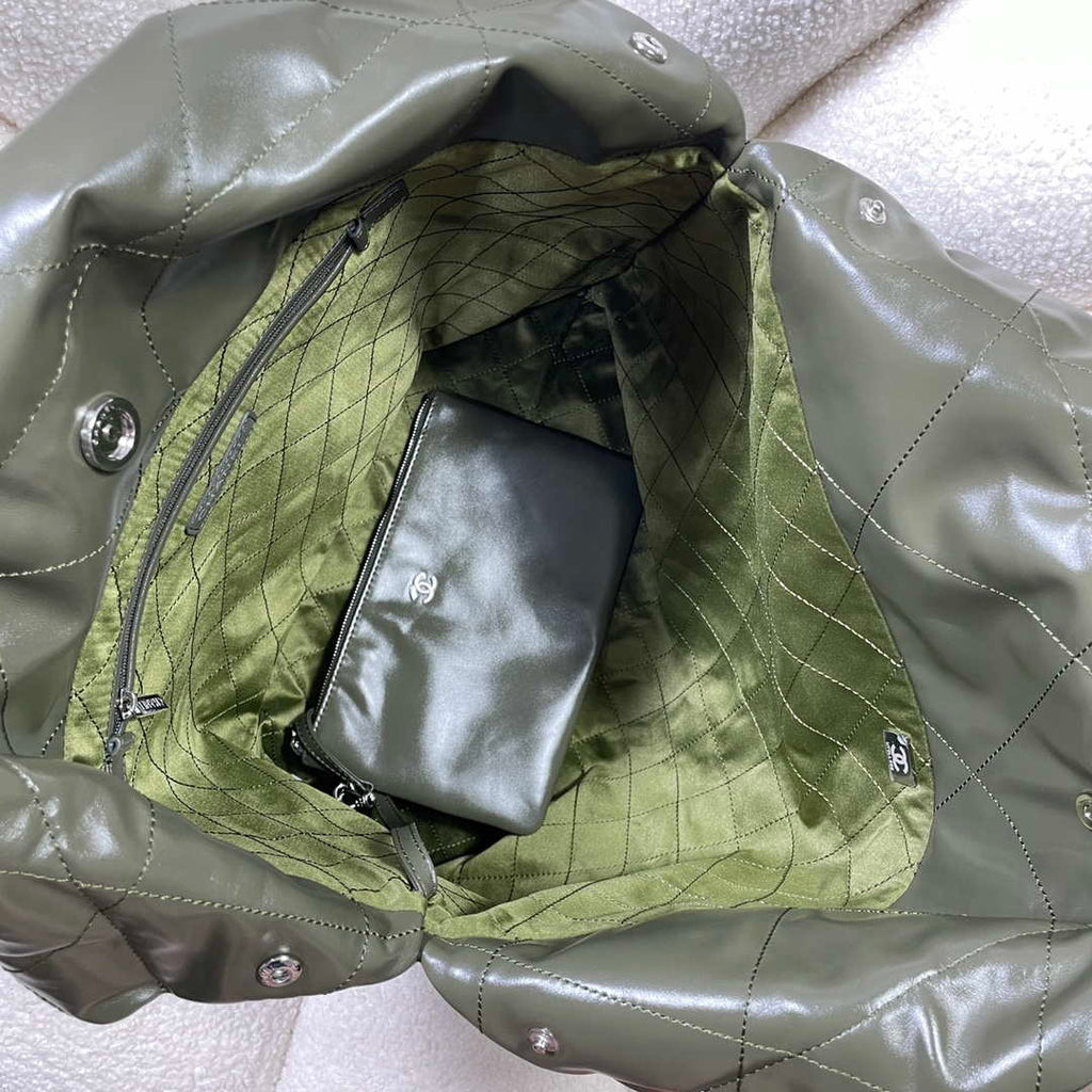 Chanel 22 Large Handbag Shiny Calfskin AS3262 Dark Green