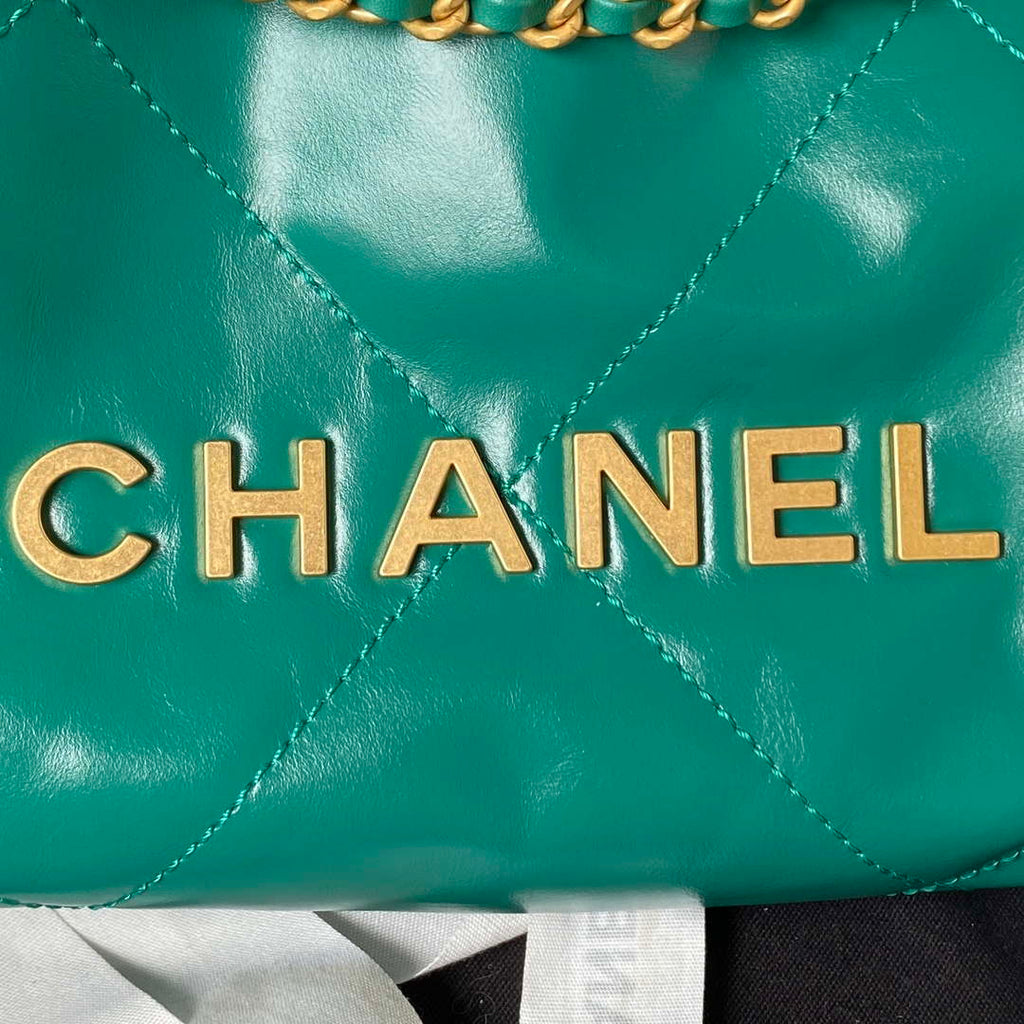 Chanel 22 Mini Handbag AS3980 Shiny Calfskin & Gold-Tone Metal Green