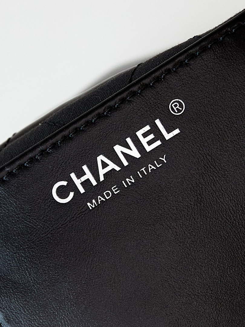 Chanel 22 Mini Handbag Patent Gradient Calfskin Lacquered Metal AS3980 Black