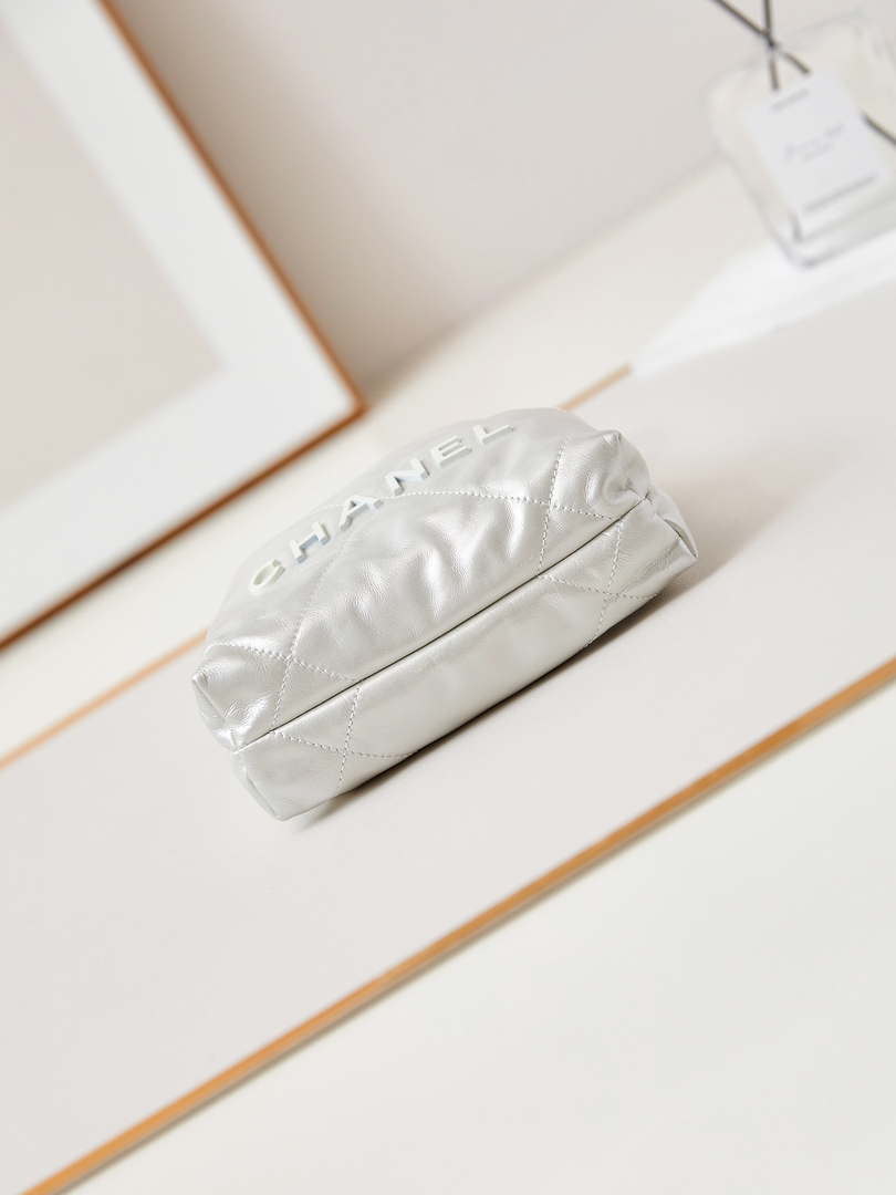 Chanel 22 Mini Handbag Patent Gradient Calfskin Lacquered Metal AS3980 White & pink silver