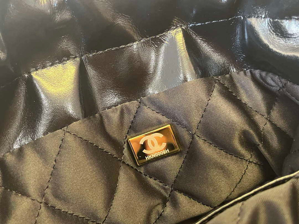 Chanel 22 Mini Handbag  Shiny Calfskin & Gold-Tone Metal AS3980 Black