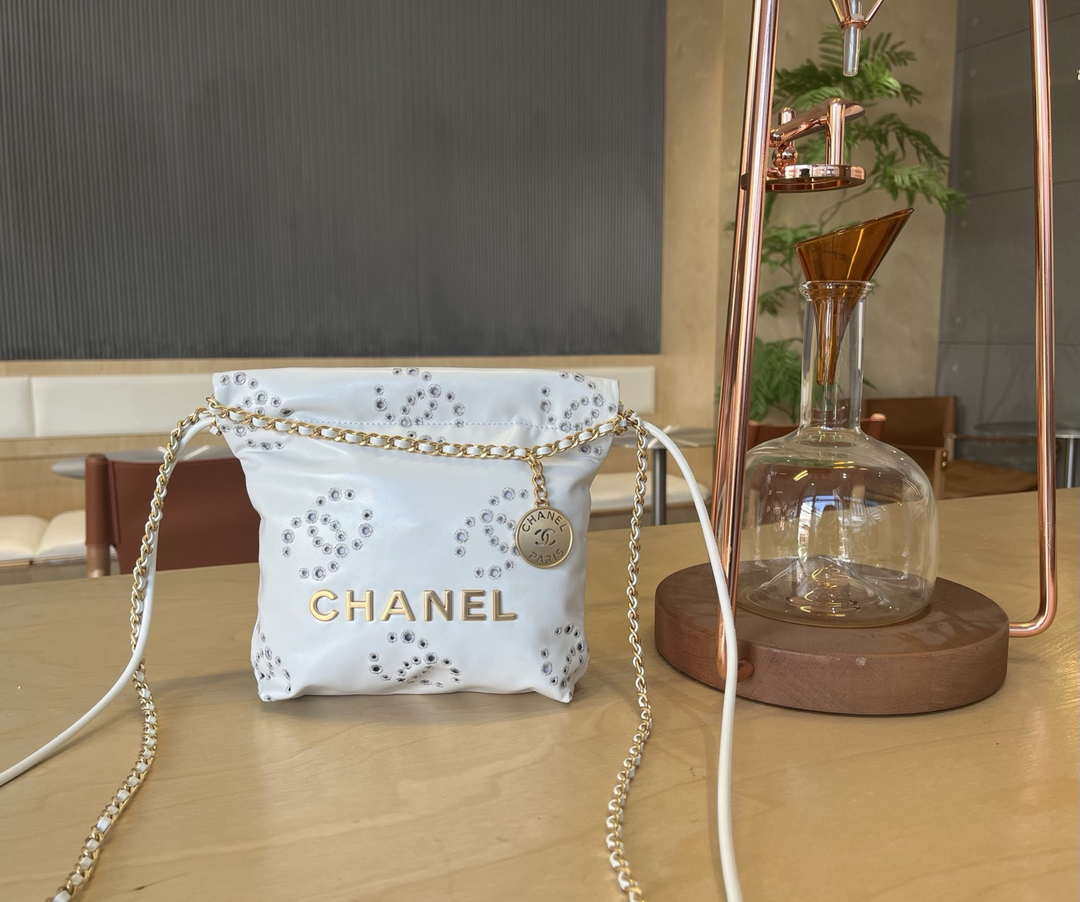 Chanel 22 Mini Handbag  Shiny Calfskin & Gold-Tone Metal AS3980 White