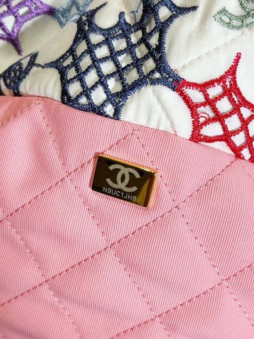 Chanel 22 Small Handbag AS3260 Lace Patchwork & Gold-Tone Metal Multicolour