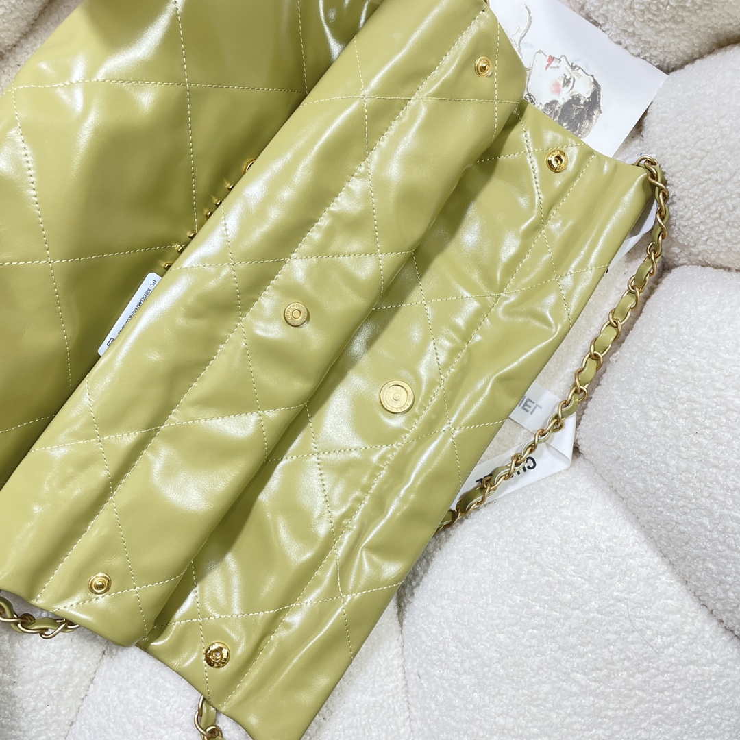 Chanel 22 Small Handbag Shiny Calfskin AS3260 Light Green