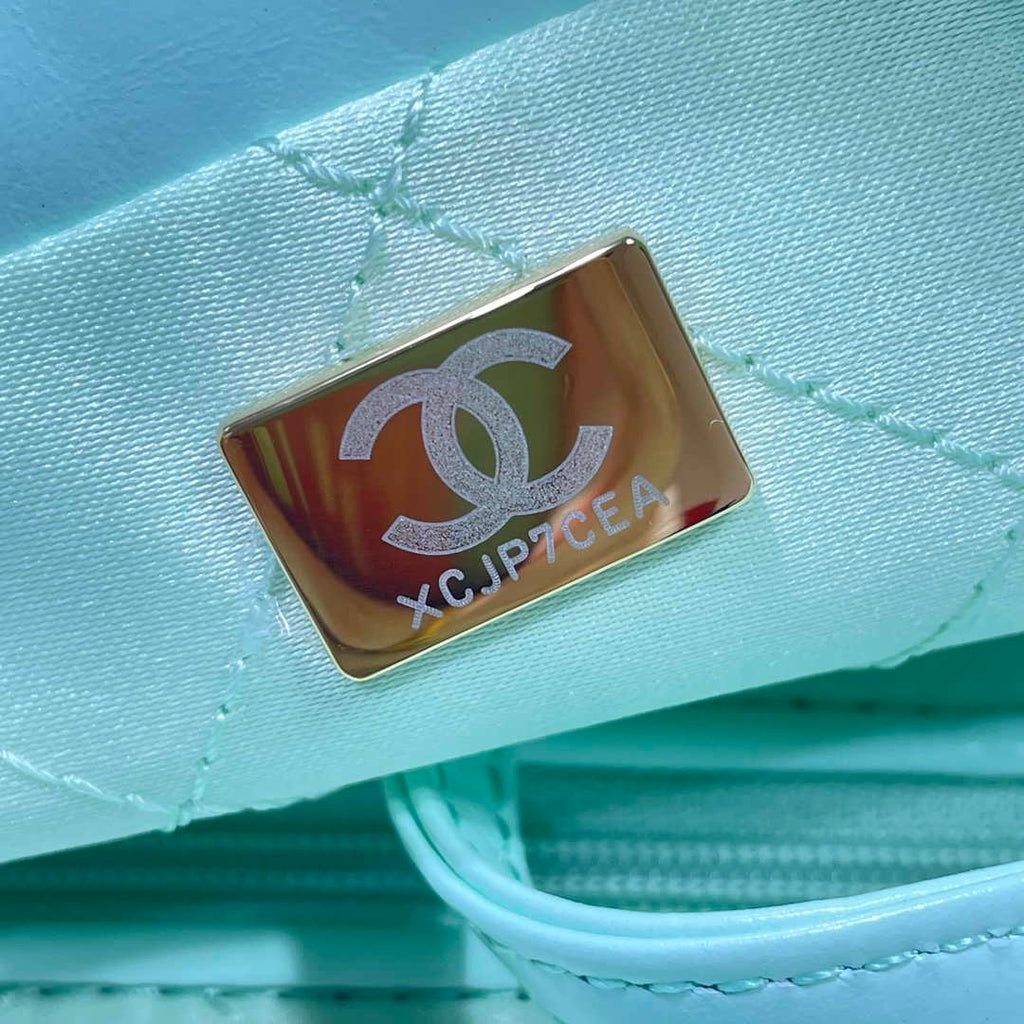 Chanel 22 Small Handbag Shiny Calfskin AS3260 Mint Green
