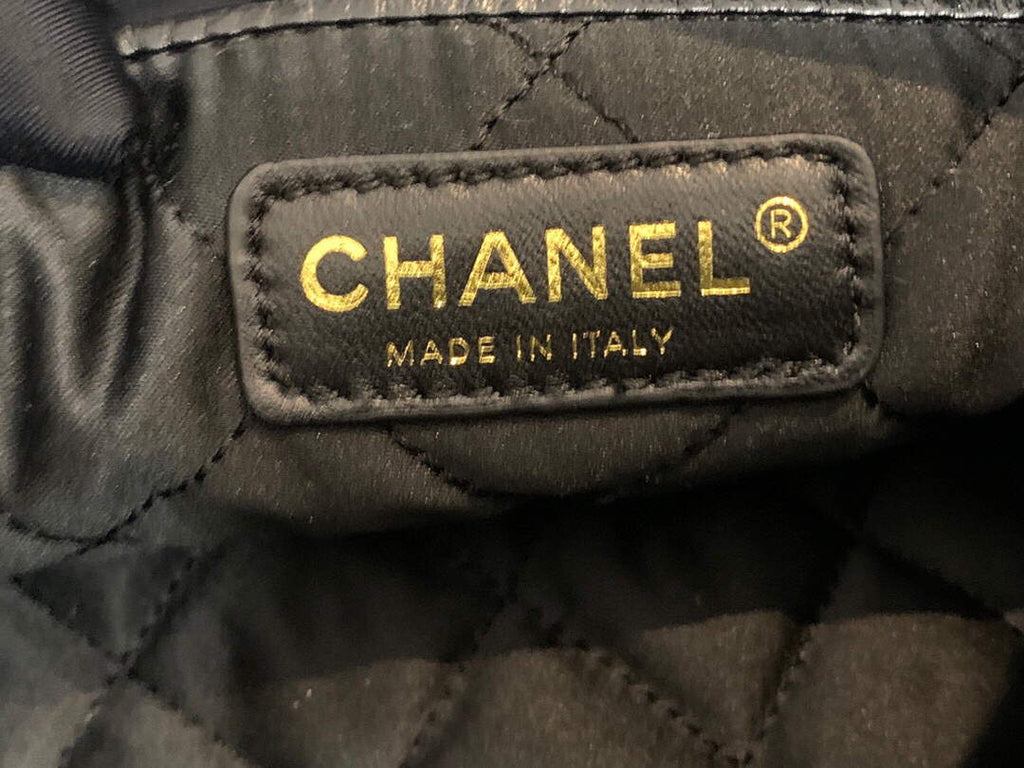 Chanel 22 Small Handbag Shiny Calfskin AS3260 Black Gold