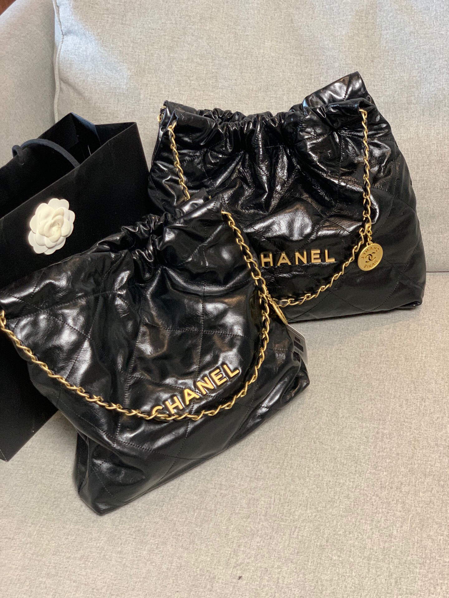 Chanel 22 Small Handbag Shiny Calfskin AS3260 Black Gold - Default Title - View 10