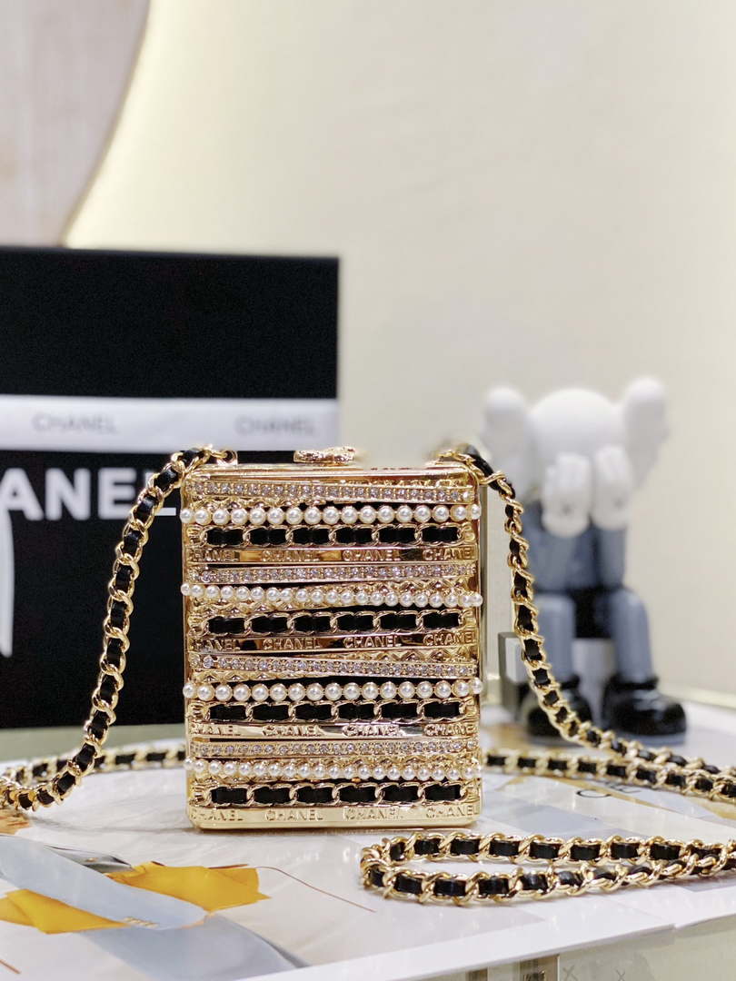 Chanel 22K Evening Bag With Pearls Black and Gold - Default Title - View 1
