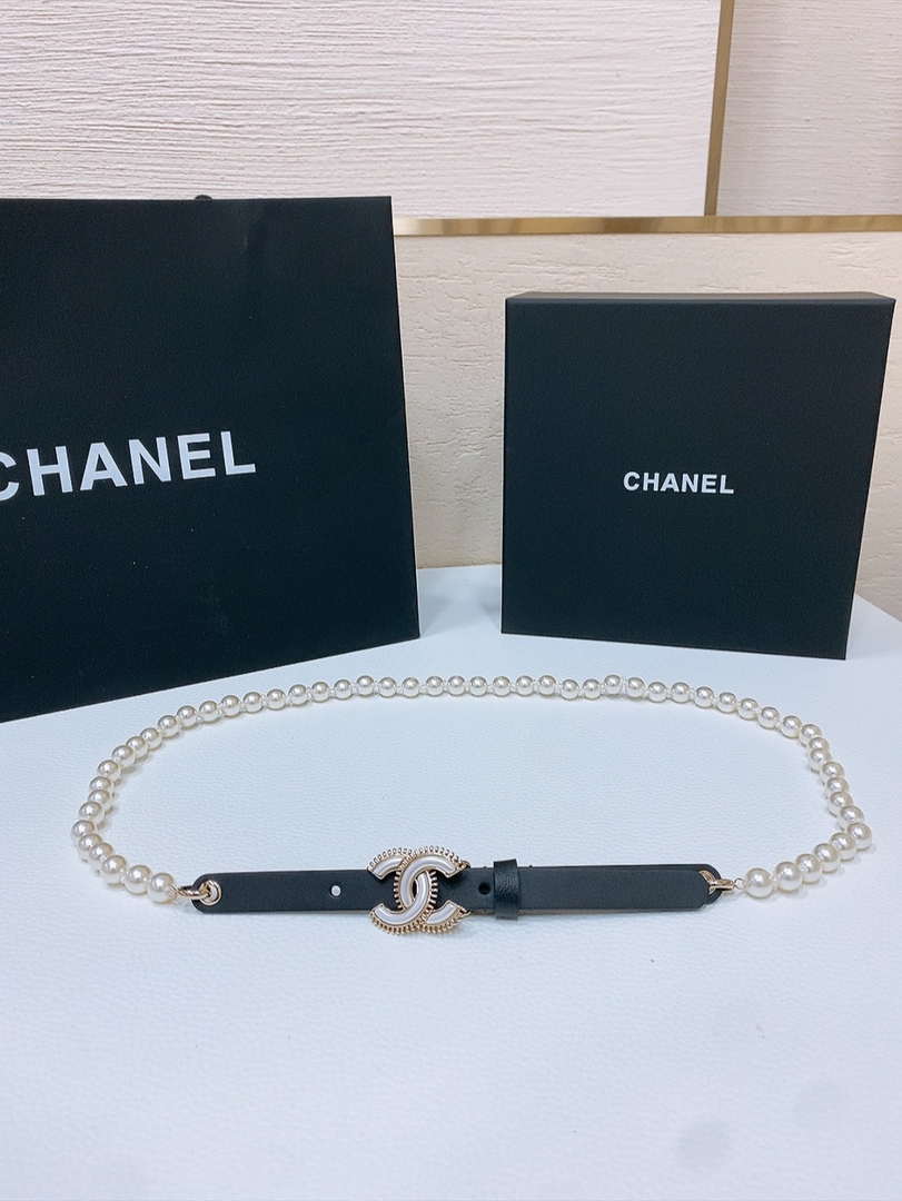 Chanel 24c calfskin Resin white logo buckle  pearl and gold metal 1.5cm AA0925