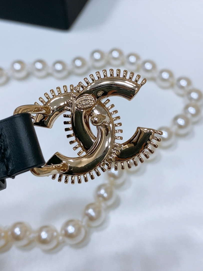 Chanel 24c calfskin Resin white logo buckle  pearl and gold metal 1.5cm AA0925