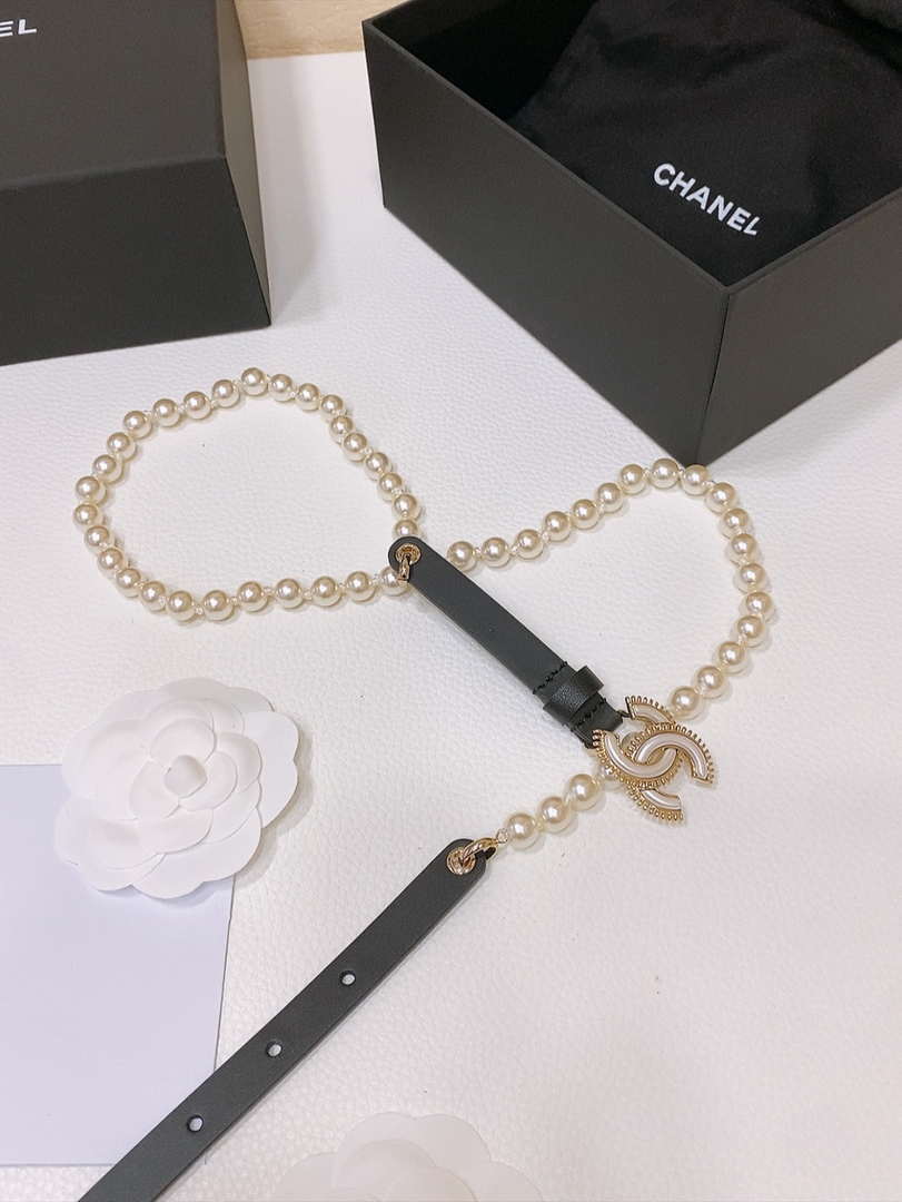 Chanel 24c calfskin Resin white logo buckle  pearl and gold metal 1.5cm AA0925