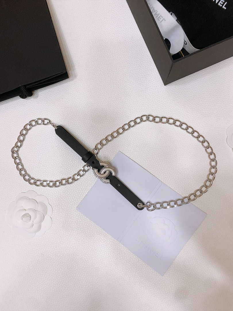 Chanel 24c calfskin Resin white logo buckle  pearl and gold metal 1.5cm AA0926