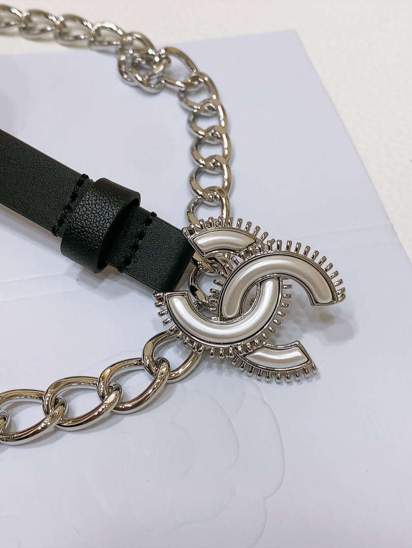 Chanel 24c calfskin Resin white logo buckle  pearl and gold metal 1.5cm AA0926