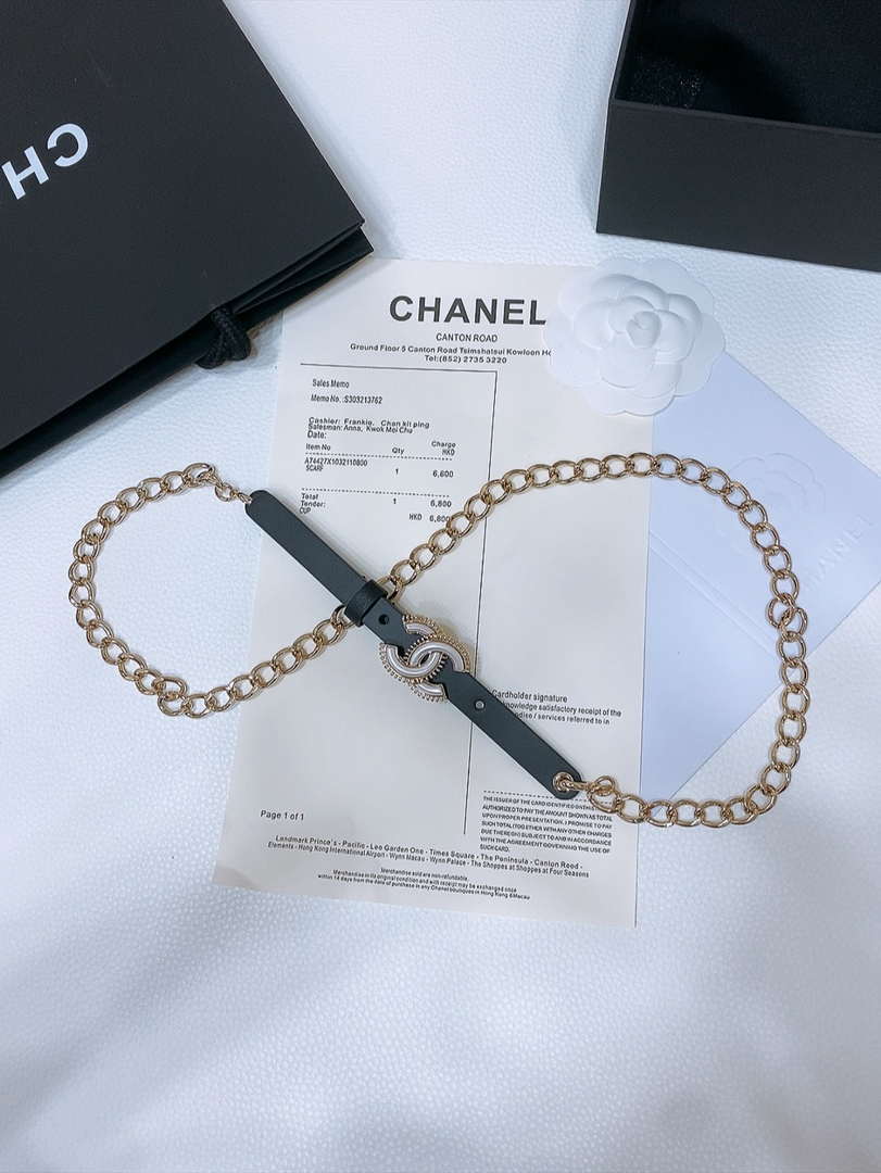 Chanel 24c calfskin Resin white logo buckle  pearl and gold metal 1.5cm AA0927