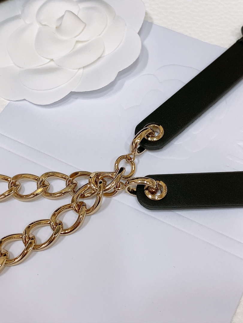 Chanel 24c calfskin Resin white logo buckle  pearl and gold metal 1.5cm AA0927