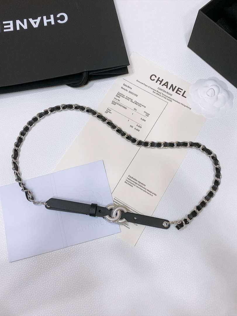 Chanel 24c calfskin Resin white logo buckle  pearl and gold metal 1.5cm AA0928