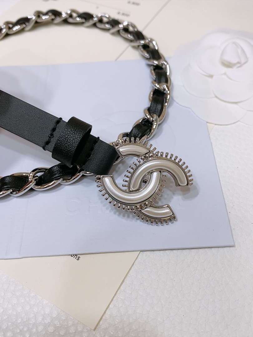 Chanel 24c calfskin Resin white logo buckle  pearl and gold metal 1.5cm AA0928