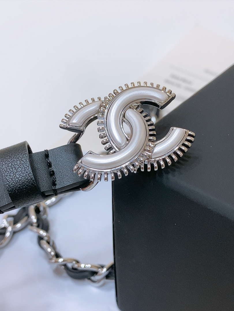 Chanel 24c calfskin Resin white logo buckle  pearl and gold metal 1.5cm AA0928