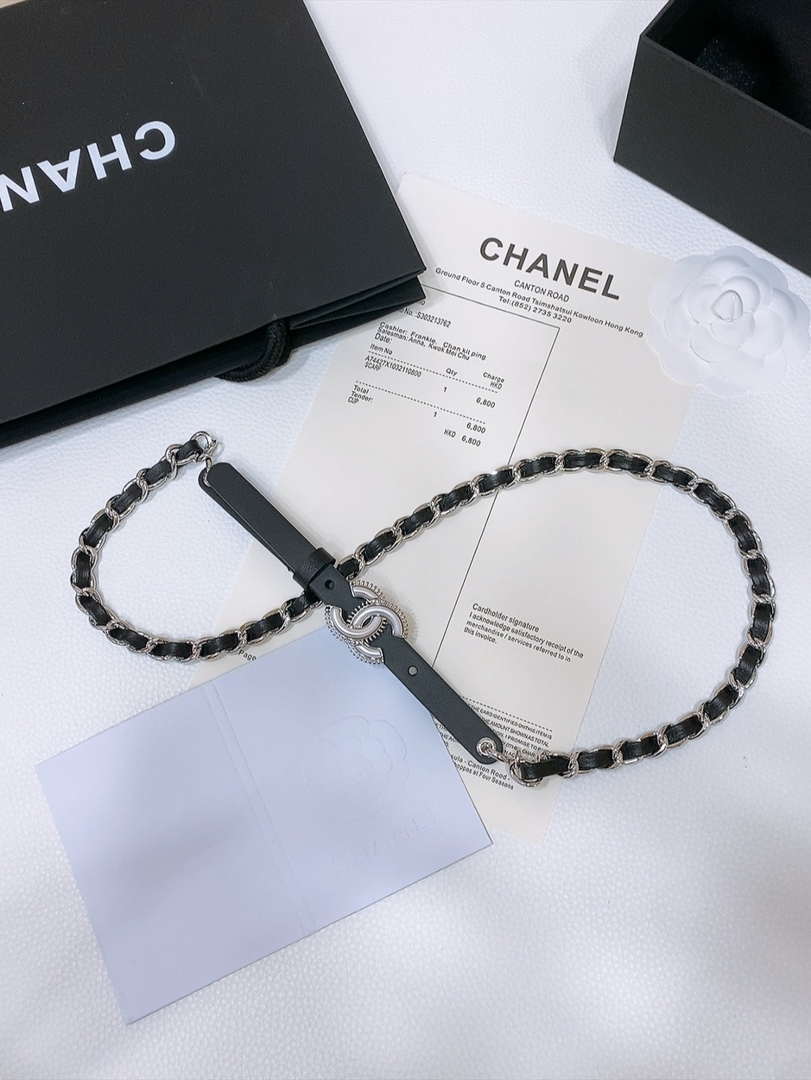 Chanel 24c calfskin Resin white logo buckle  pearl and gold metal 1.5cm AA0928