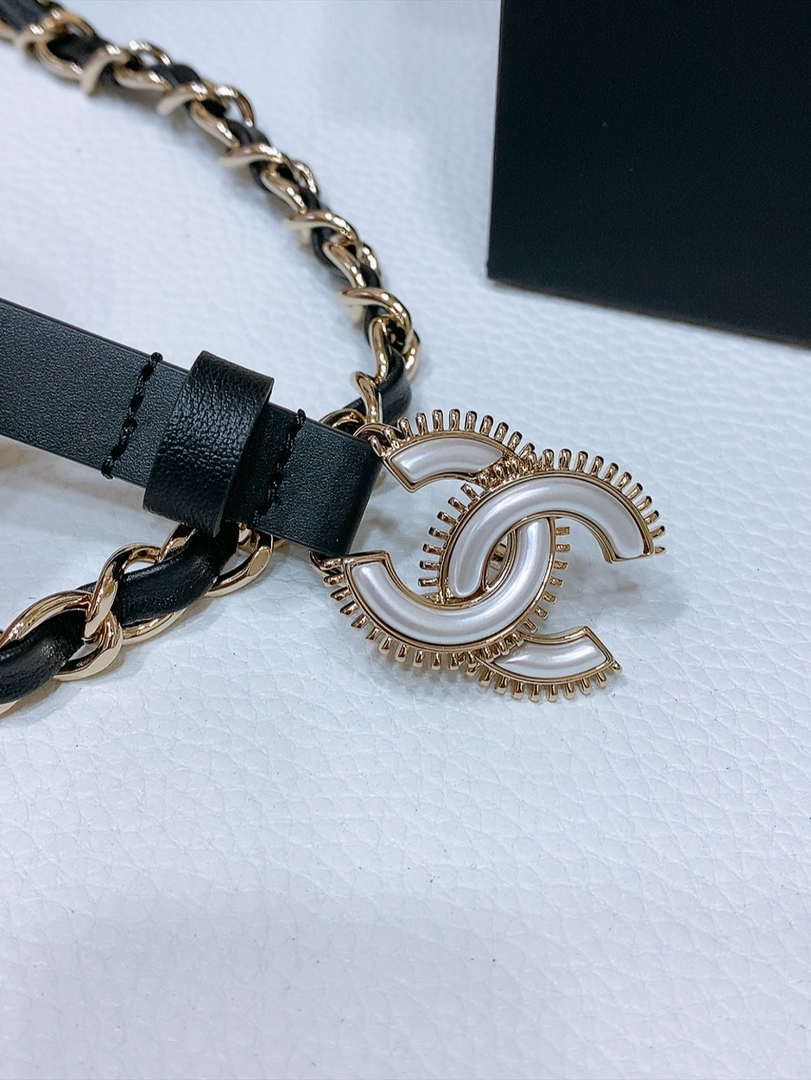 Chanel 24c calfskin Resin white logo buckle  pearl and gold metal 1.5cm AA0929