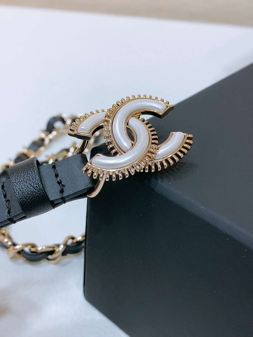 Chanel 24c calfskin Resin white logo buckle  pearl and gold metal 1.5cm AA0929
