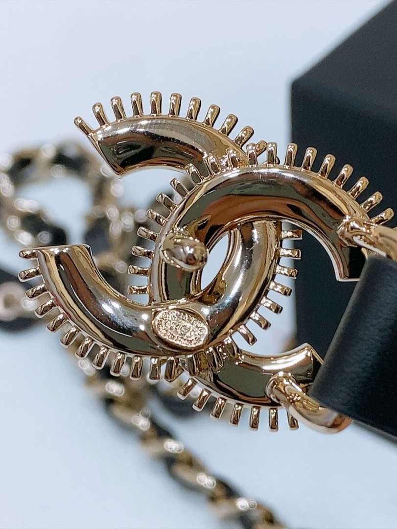 Chanel 24c calfskin Resin white logo buckle  pearl and gold metal 1.5cm AA0929