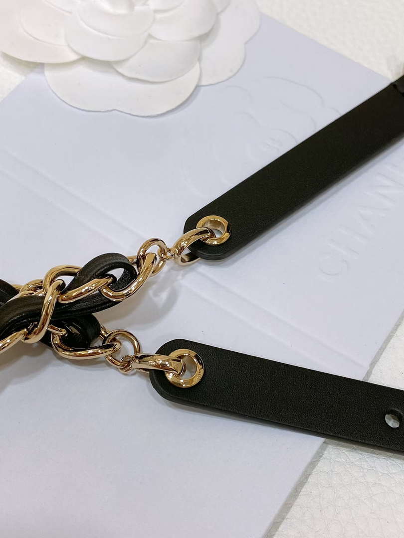 Chanel 24c calfskin Resin white logo buckle  pearl and gold metal 1.5cm AA0929