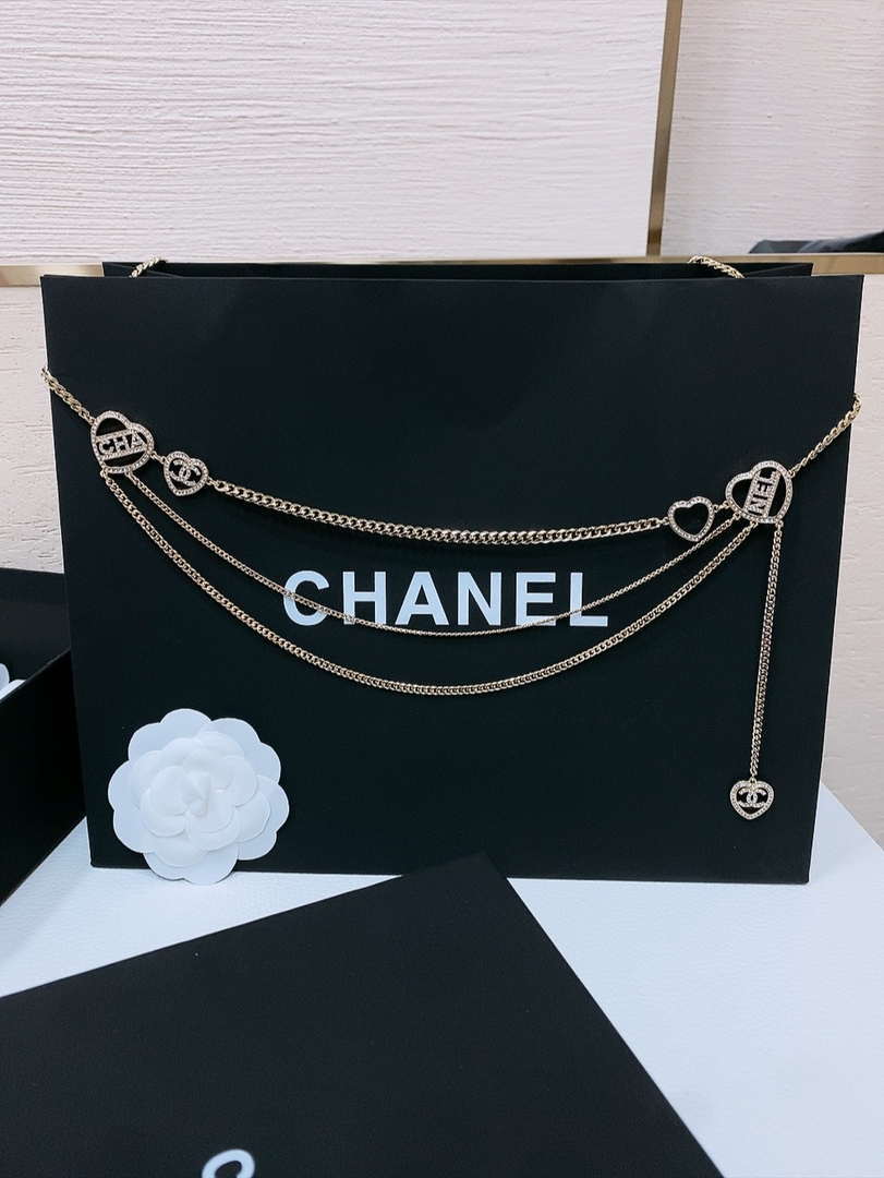 Chanel 24c calfskin Resin white logo buckle  pearl and gold metal 1.5cm AA0930