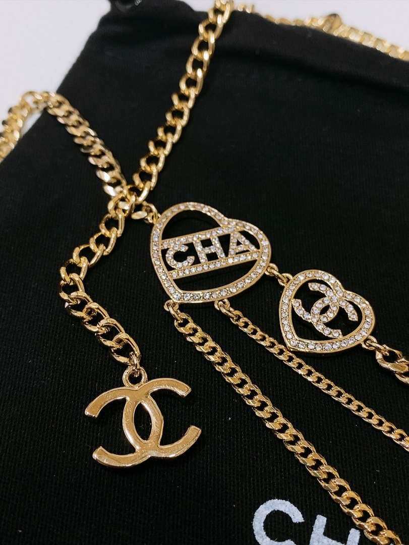 Chanel 24c calfskin Resin white logo buckle  pearl and gold metal 1.5cm AA0930
