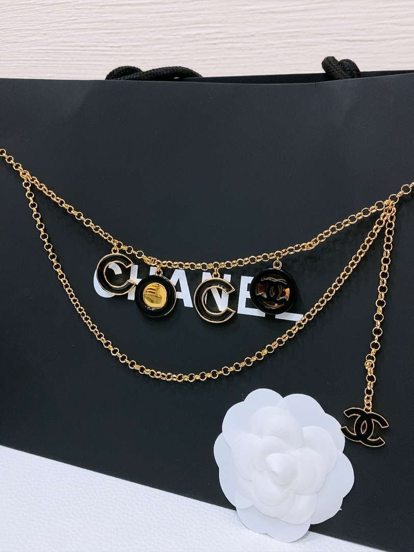 Chanel 24c calfskin Resin white logo buckle  pearl and gold metal 1.5cm AA0931