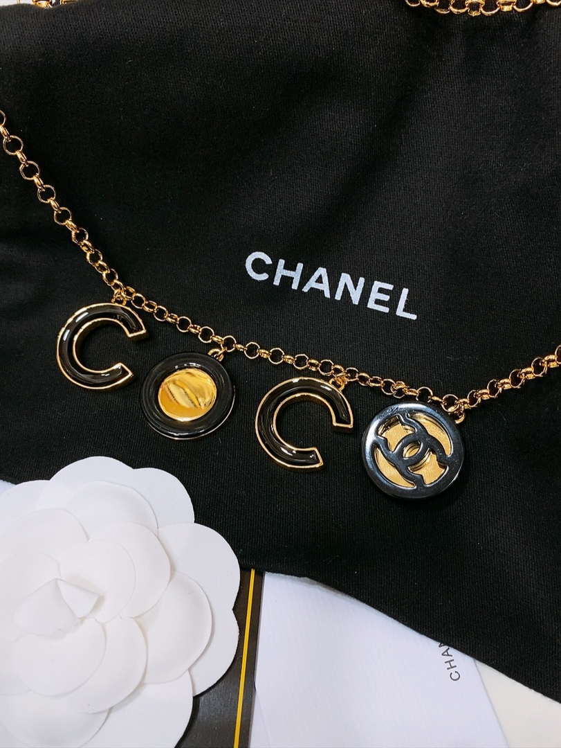 Chanel 24c calfskin Resin white logo buckle  pearl and gold metal 1.5cm AA0931