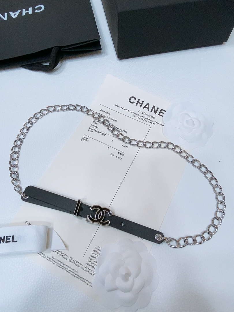 Chanel 24c calfskin Resin white logo buckle  pearl and gold metal 1.5cm AA0932